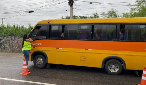 Operação de fiscalização flagra motorista de ‘Amarelinho’ dirigindo com CNH vencida na zona Leste