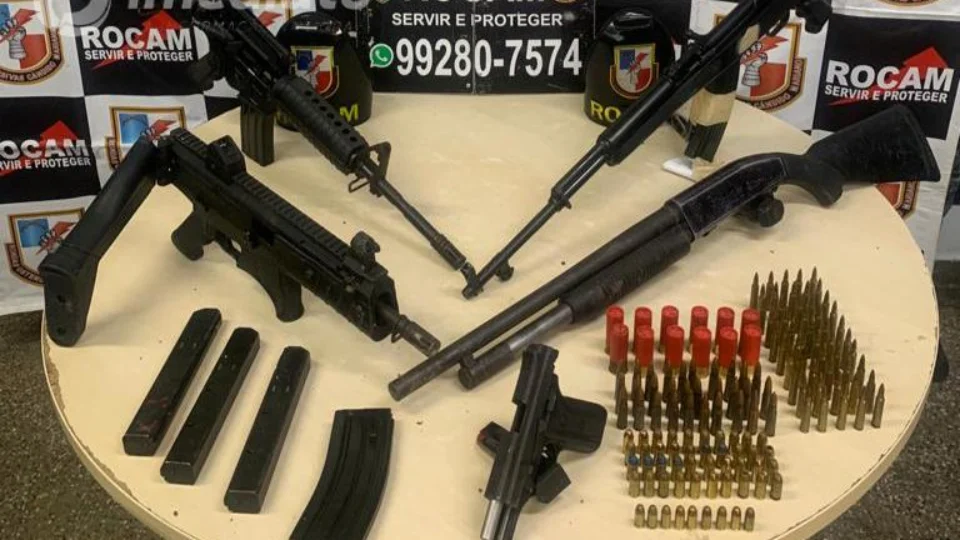 Membros do CV são presos com arsenal de guerra no Armando Mendes