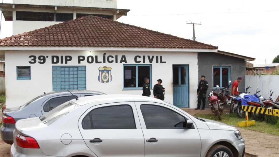 Prisão: homem é preso por roubo a passageiros de lancha e porte ilegal de arma de fogo