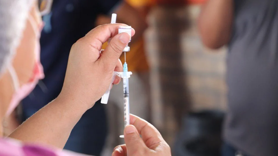 Boletim registra 425 novos casos de Covid-19, neste domingo (13)