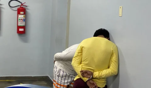 Dois homens foram presos com arma e entorpecentes no bairro Chapada