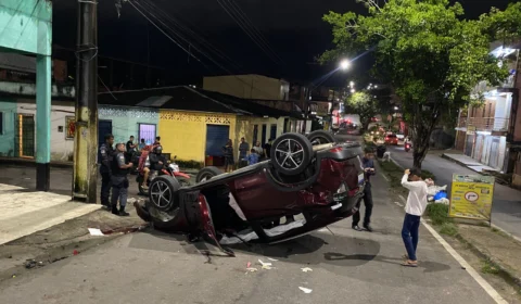 Médico entra na contra mão e atinge casal em motocicleta no Jorge Teixeira