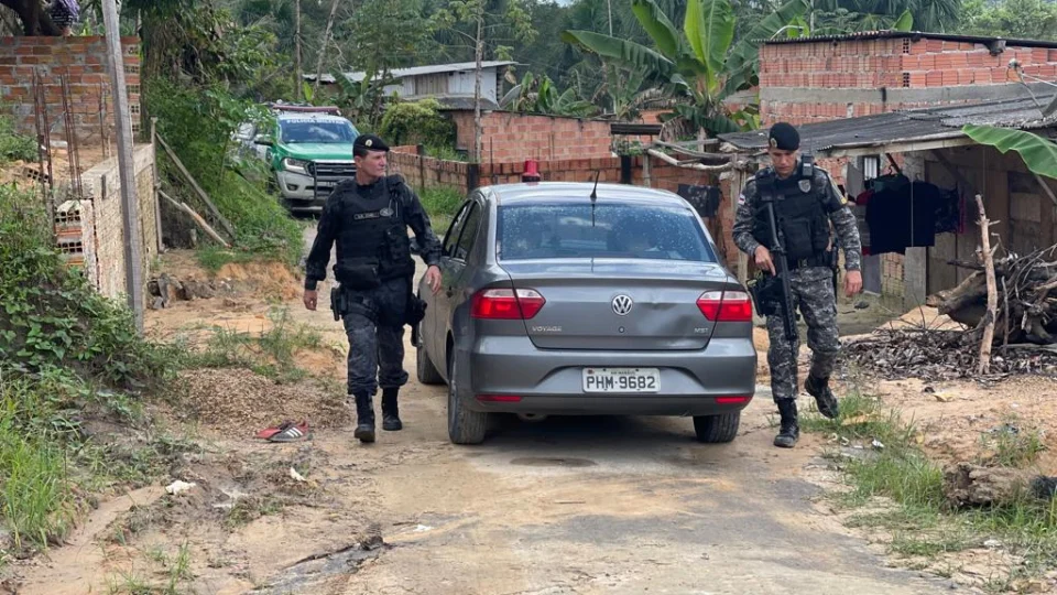 IMAGENS FORTES: ossada é encontrada enterrada no bairro Nova Cidade