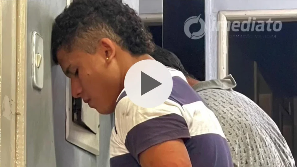 Ouça o momento em que motorista implora para que bandidos levem somente o carro durante assalto