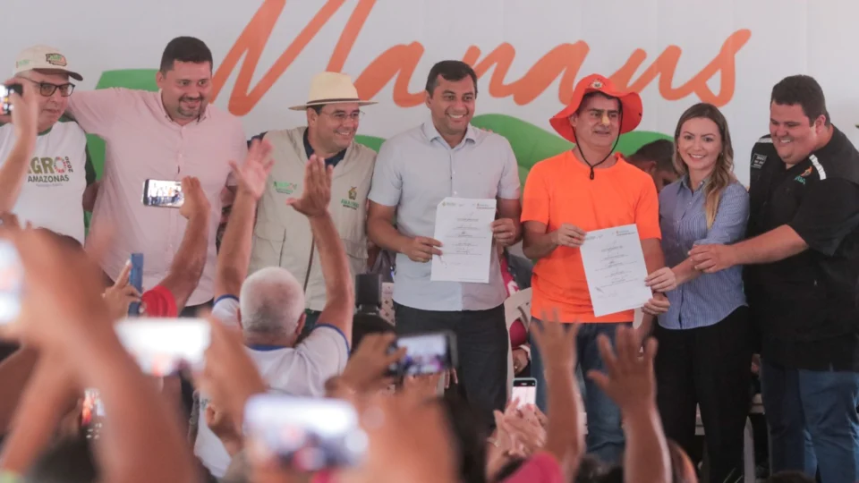 Ramais do Pau Rosa e da Cooperativa recebem pavimentação que vai beneficiar mil famílias