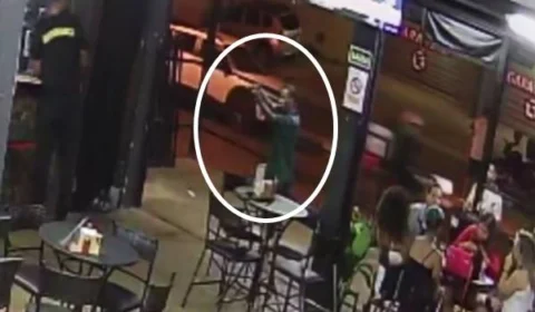Cliente de bar tenta matar segurança a tiros; veja vídeo!