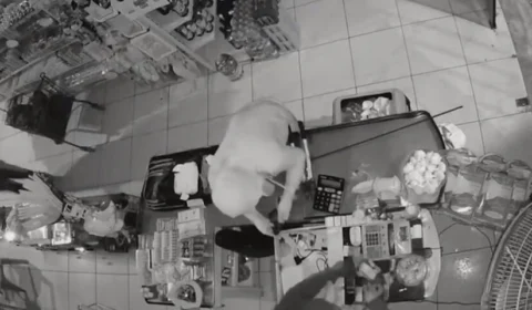 Veja vídeo! trio arromba e furta estabelecimento comercial