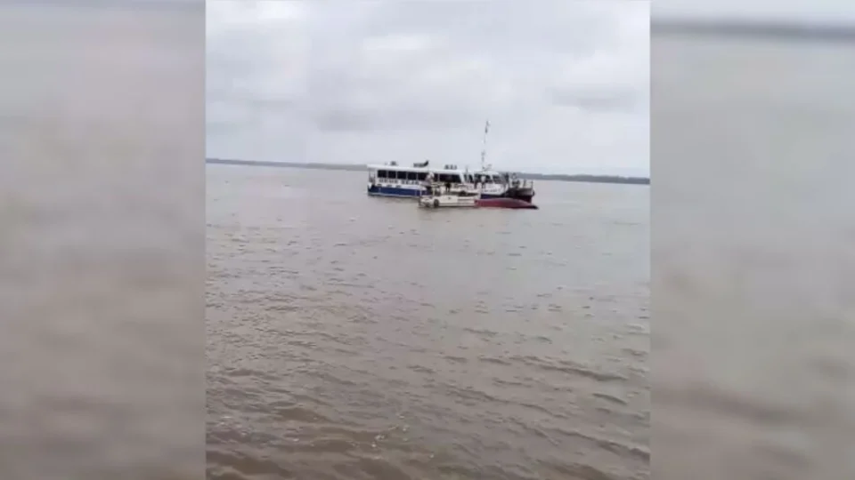 Barco com 5 passageiros naufraga na orla de Belém; veja!