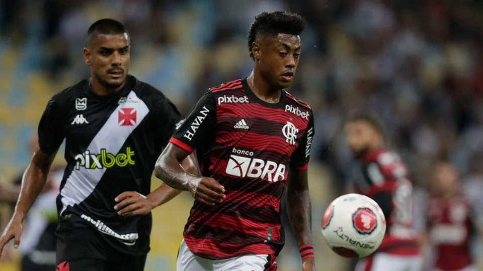 Bruno Henrique sofre lesão no ombro e está fora da semifinal