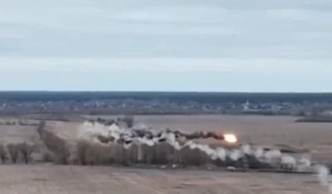 Veja vídeo em que aeronave russa é abatida no ar