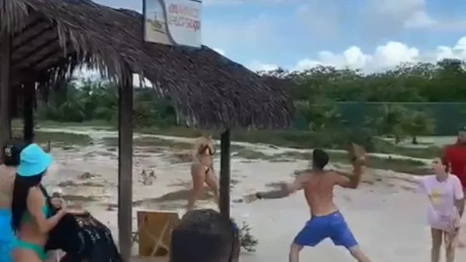 VEJA VÍDEO: Homem morre afogado e banhistas se revoltam