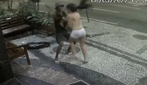 VEJA VÍDEO: Mulher é esfaqueada cinco vezes em frente a hotel