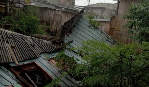Casa desaba com forte chuva na zona Leste de Manaus
