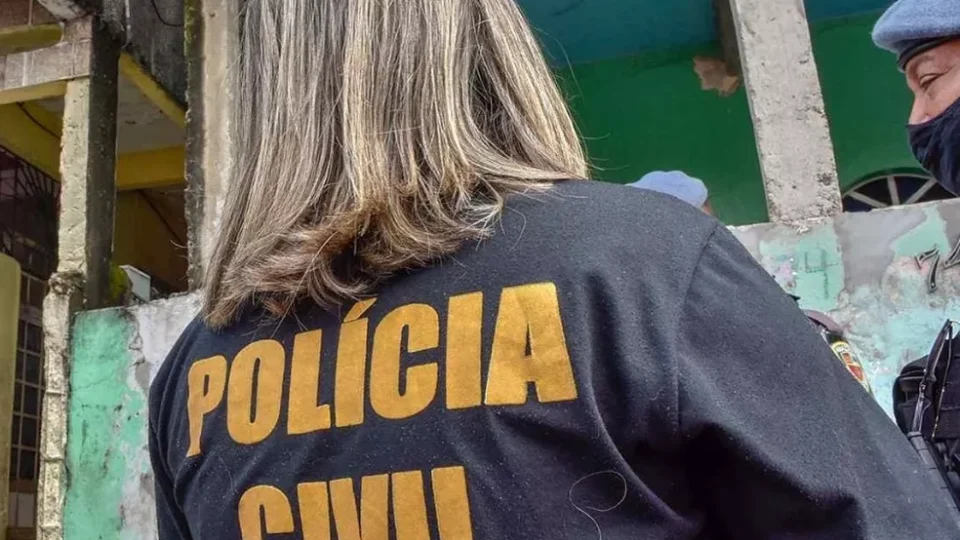 Mulher é resgatada em cárcere privado em condomínio na Ponta Negra, em Manaus