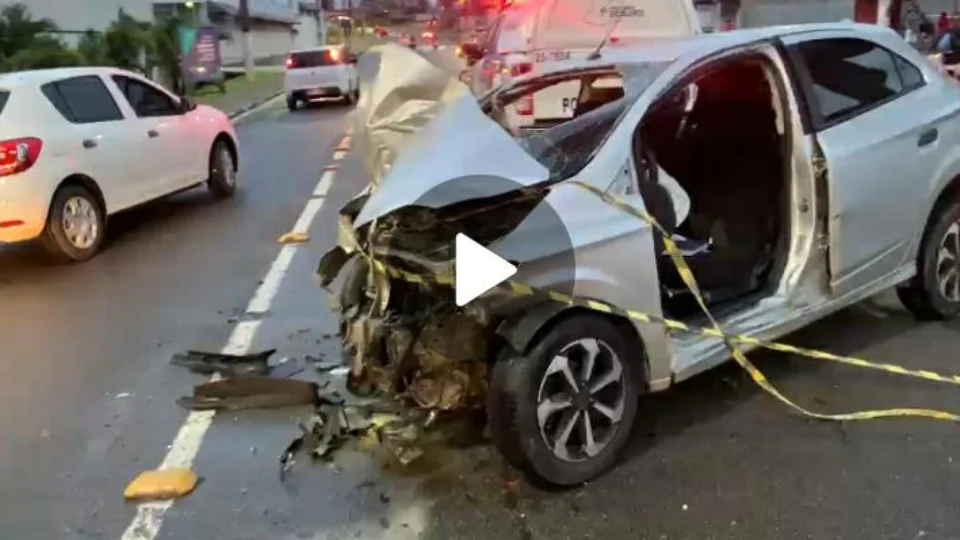 VEJA VÍDEO: acidente grave deixa dois feridos na avenida Djalma Batista