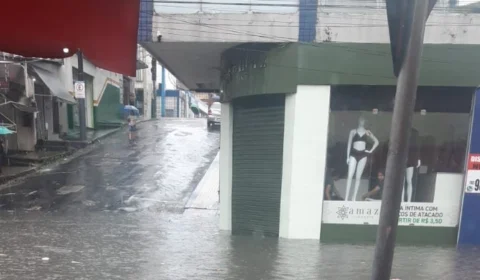 Chuva causa prejuízos a famílias em Manaus nesta sexta
