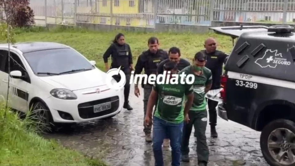 Grupo de funcionários é preso por aplicar golpes em loja de móveis