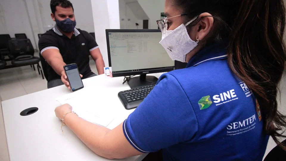 Confira mais de 200 vagas de emprego nesta segunda-feira