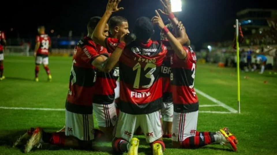 Libertadores: Jogo entre Sporting Cristal e Flamengo é adiado