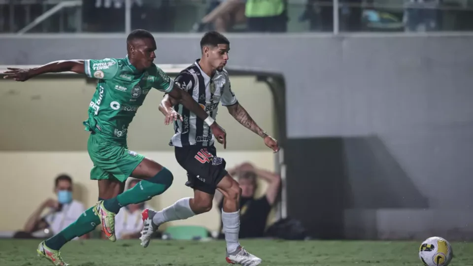 Atlético-MG empata com Coritiba e assume liderança isolada no Campeonato Brasileiro