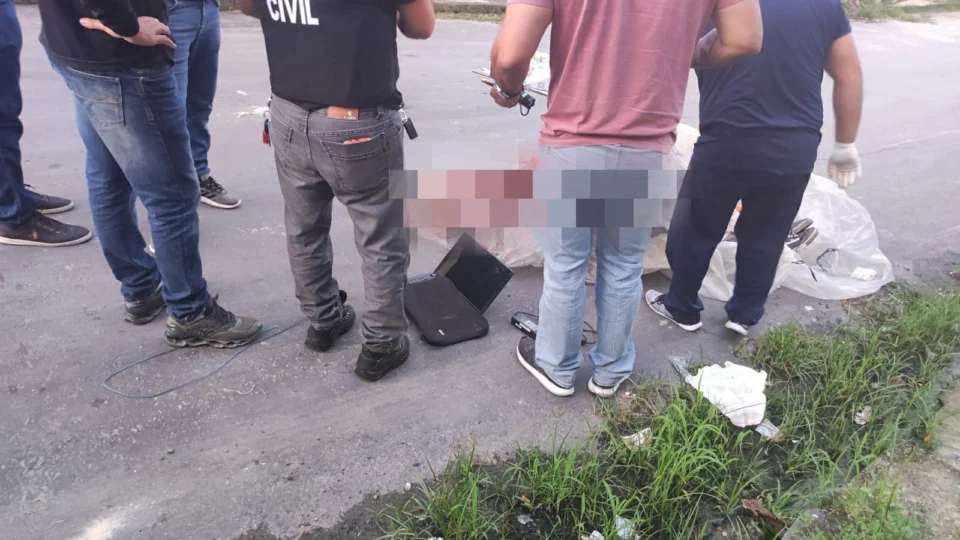 Corpo de homem é encontrado dentro de saco plástico; IMAGENS