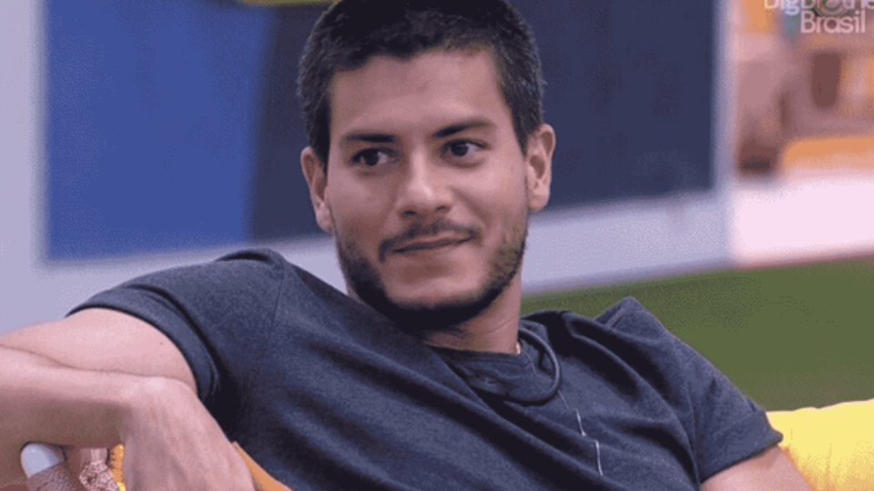 Arthur se pronuncia sobre suposta ajuda de robôs para ganhar o BBB22