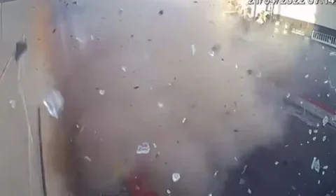 Câmeras registram prédio que explode e desaba; veja vídeo