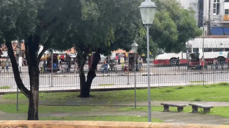 Lojistas e passageiros de ônibus pedem mais policiamento no Centro de Manaus