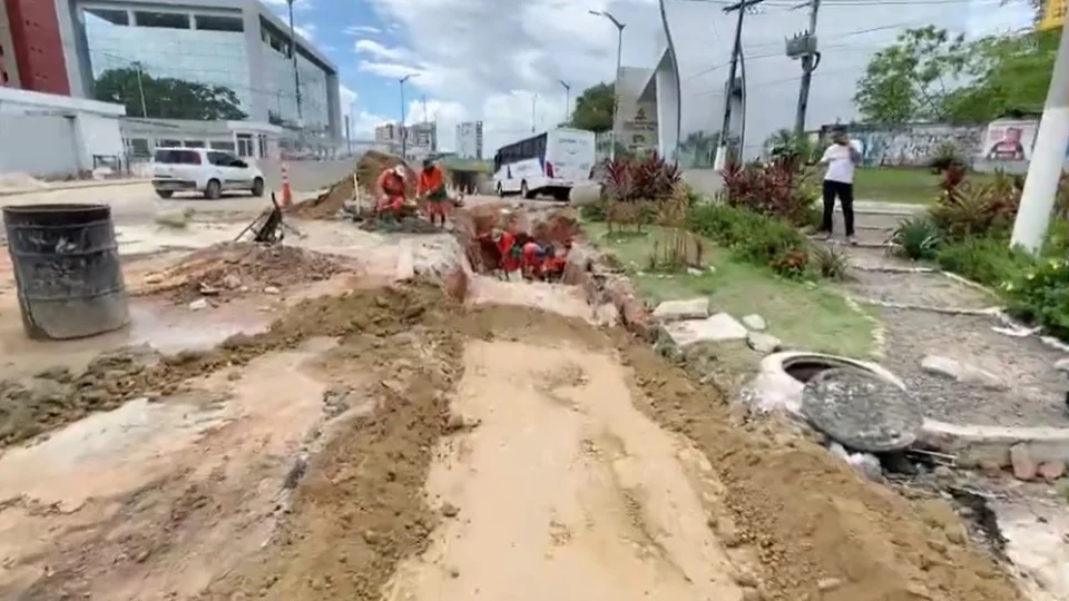 Atenção: avenida Umberto Calderaro Filho continua interditada