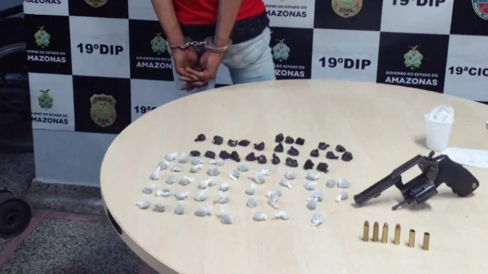 Homem é preso durante troca de tiros com a polícia no bairro Compensa