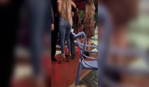 “Esse cabelo é meu”, mulheres brigam em bar e confusão viraliza; veja vídeo