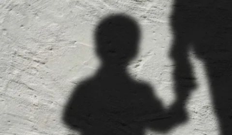 ‘Papai matou a mamãe’, grita criança de 4 anos ao pedir ajuda de vizinhos