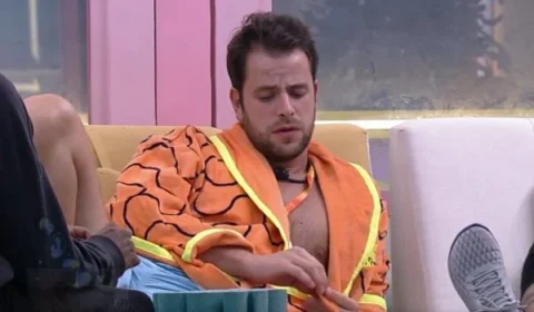 Gustavo faz analogia com Adolf Hitler e causa polêmica na web