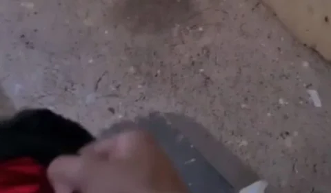 Homem é preso ao render duas adolescentes com facão; veja vídeo