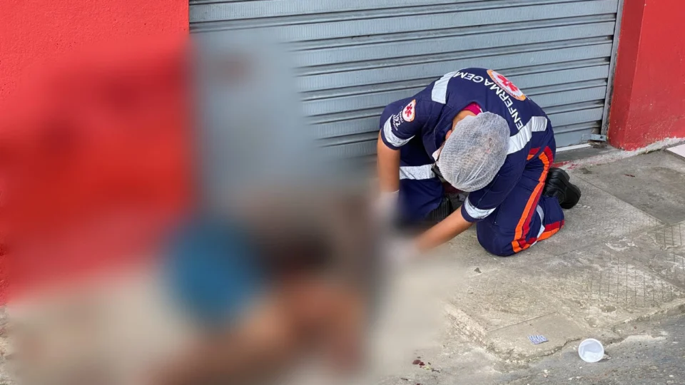 Assaltante é espancado até a morte na zona Leste de Manaus; IMAGENS