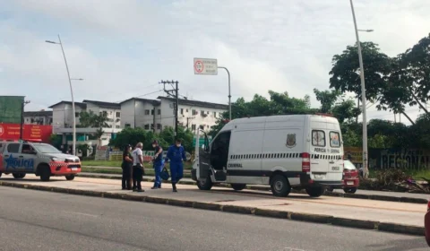 Carro atropela ciclista em acidente de trânsito; veja