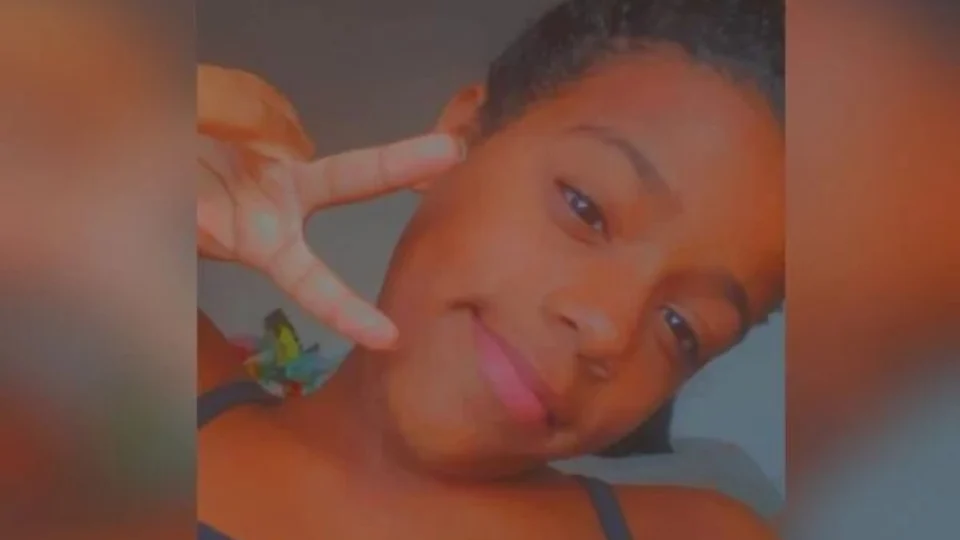 TRAGÉDIA: morre menina de 11 anos atropelada por carro alegórico no Rio