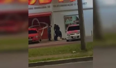 Policiais são flagrados agredindo motorista de aplicativo; veja vídeo