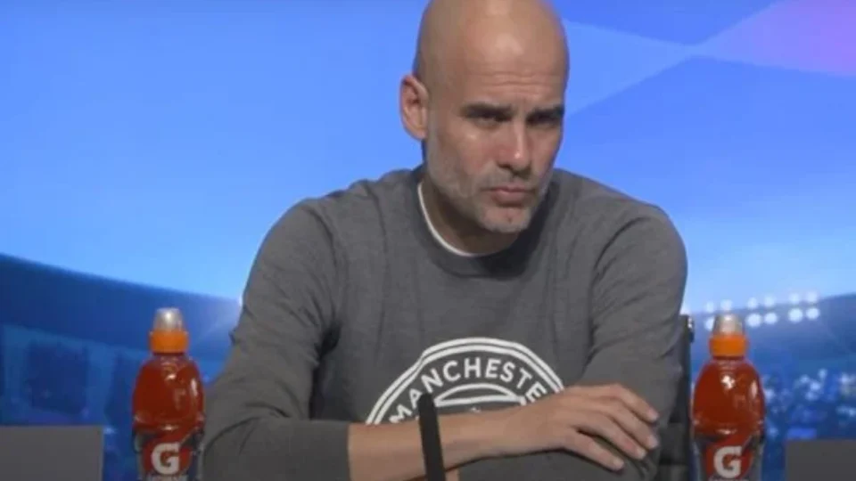 “O que?”: veja reação de Guardiola à saída de Fernandinho do Manchester