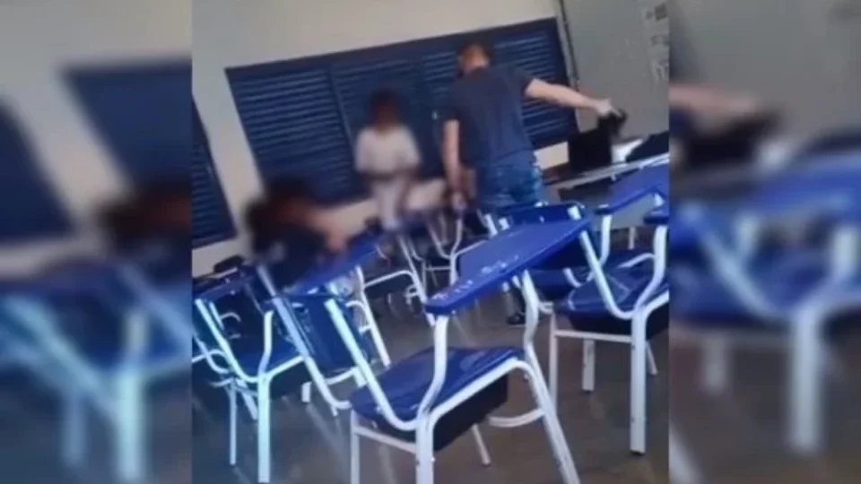 VEJA VÍDEO: Professor xinga aluno em escola pública “Seu merda”