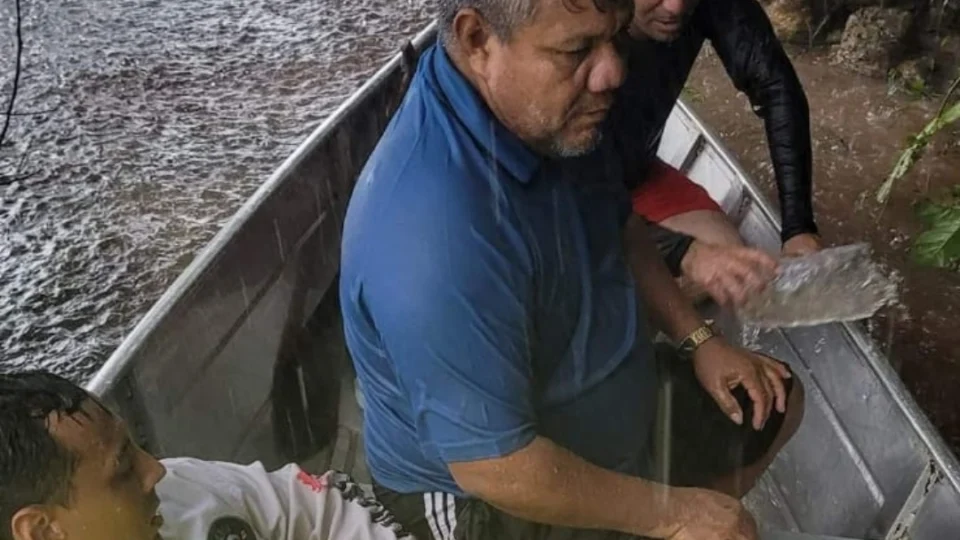 Vídeo mostra resgate de paraquedista em Manaus