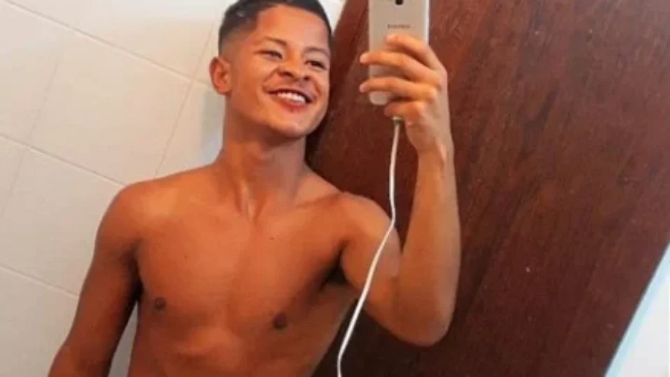 Jovem que esfaqueou repórter da Globo segue preso por determinação da Justiça