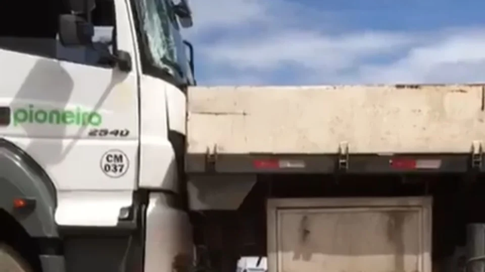 Homem morre após ser esmagado por caminhões em porto de Manaus