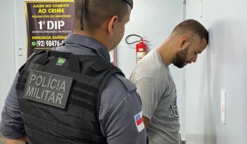 Homem é preso após roubar carro de mulher no bairro Flores