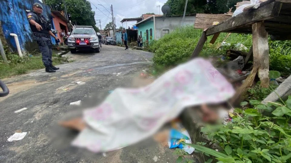 Homem é morto com tiro à queima roupa em possível “justiça” do ‘Tribunal do Crime’
