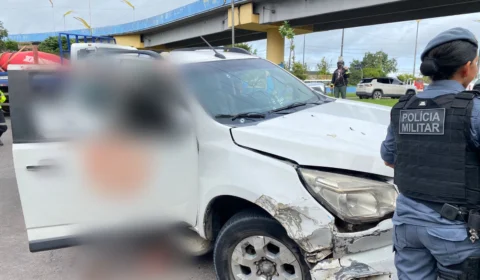 Imagens fortes: carro é crivado de balas na zona Leste de Manaus