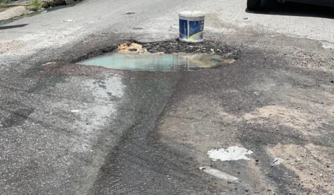 Moradores reclamam de buraco no Coroado