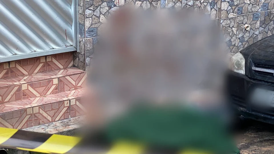 Urgente: jovem é brutalmente morto a tiros e facadas no Coroado