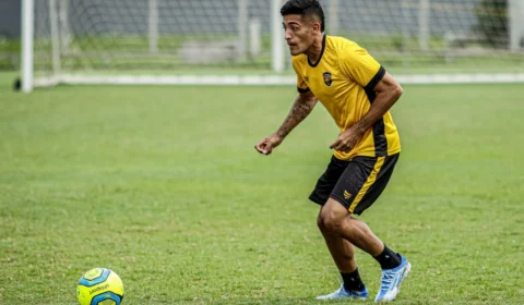 Amazonas FC anuncia contratação de atacante venezuelano