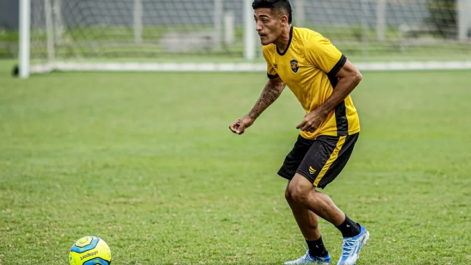 Amazonas FC anuncia contratação de atacante venezuelano